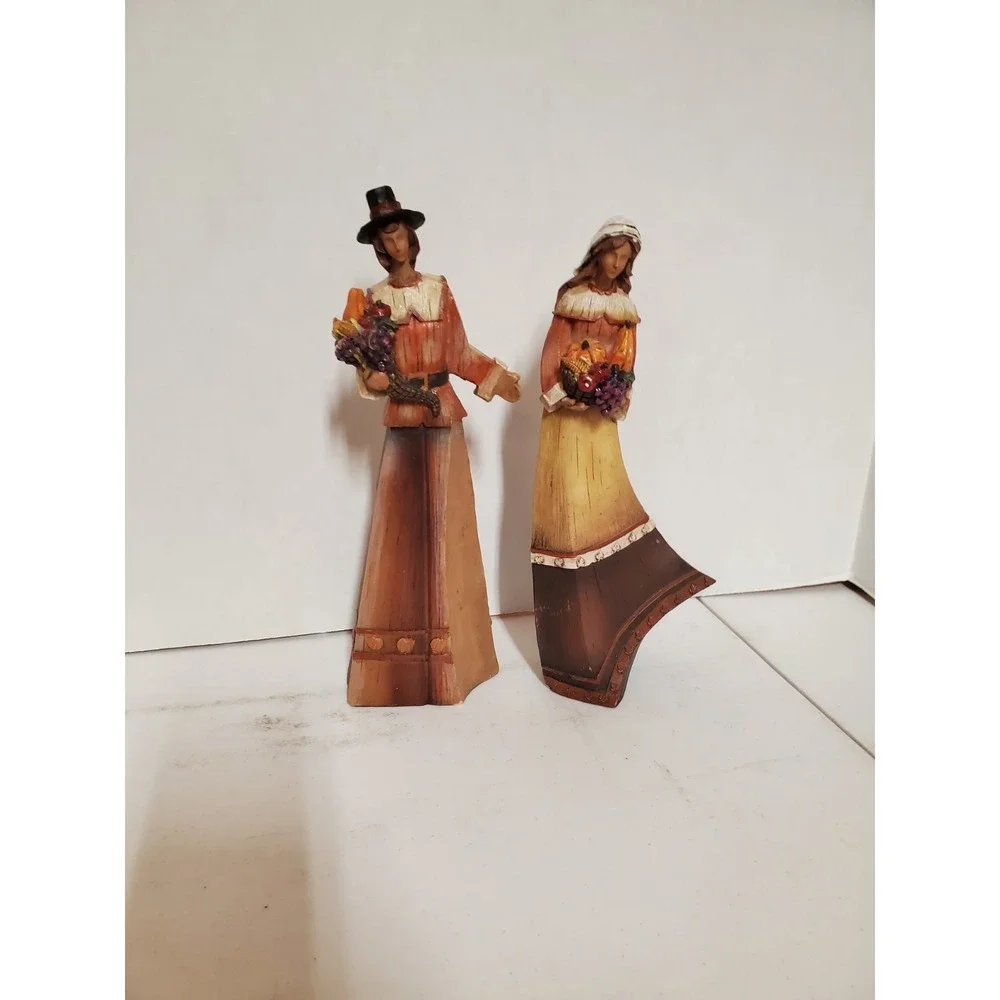 vintage resin Thanksgiving pilgrim couple figurine set